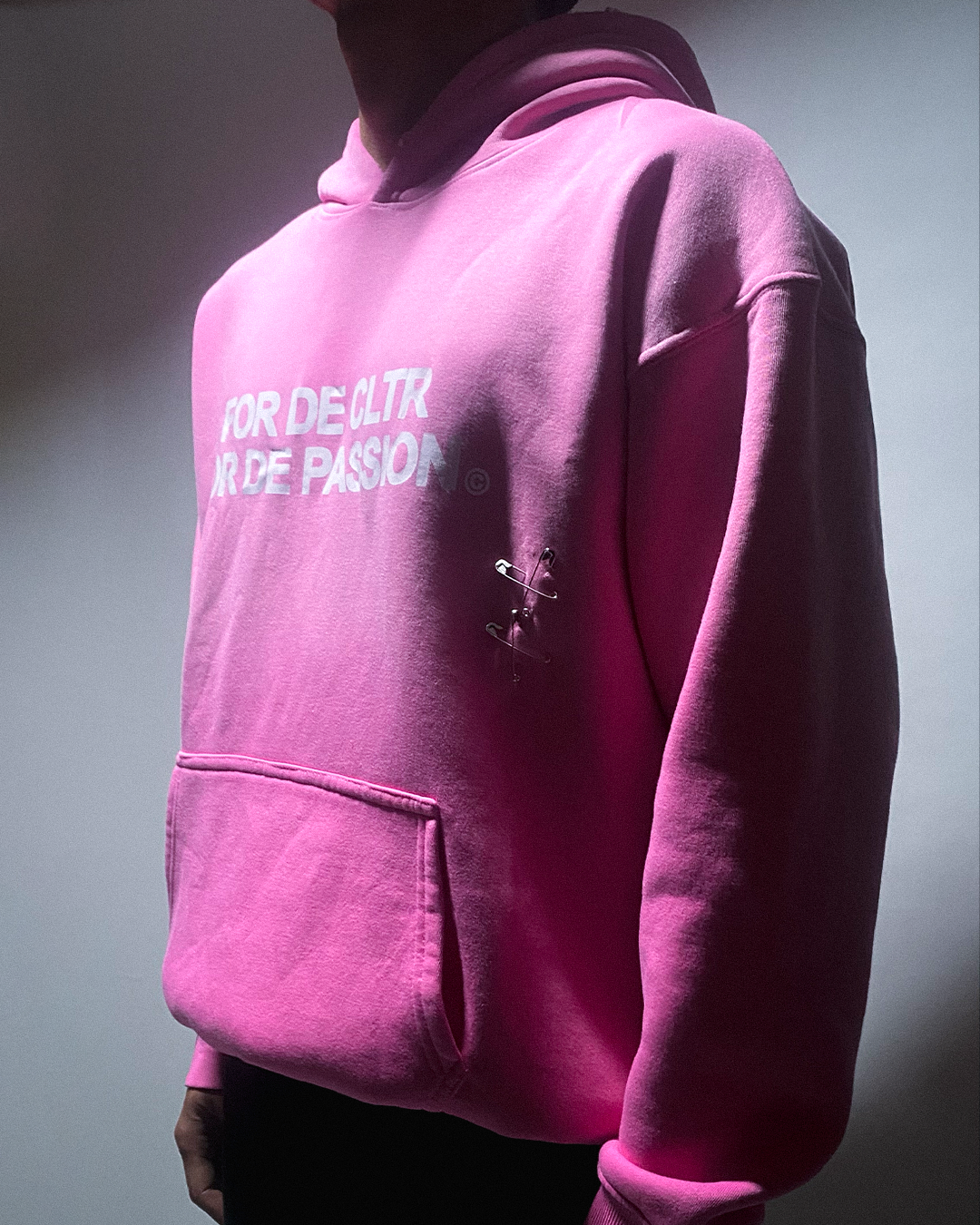 CLTR ESSEN.- (SUNFADED)